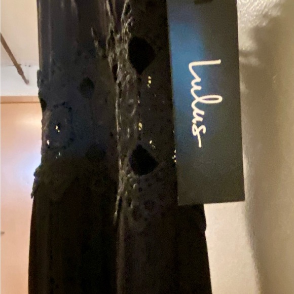 Black maxi - Thoughts of hue dress - Picture 6 of 7